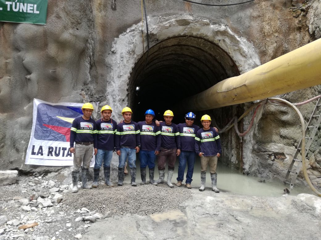 Equipo La Ruta S.A. en proyecto de túnel
